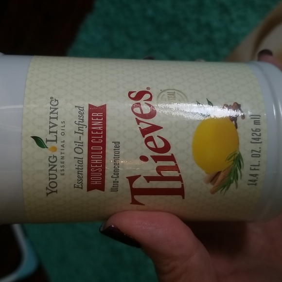 Young living Thieves household cleaner - Picture 2 of 4